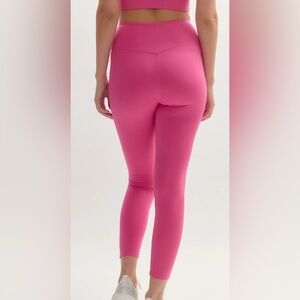 Dragonfruit Compressive High-Rise Legging. Size Medium. Like New